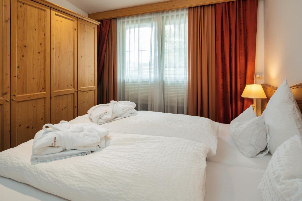 Hotel Garni Alpenruh-Micheluzzi แซร์เฟาส์ ภายนอก รูปภาพ