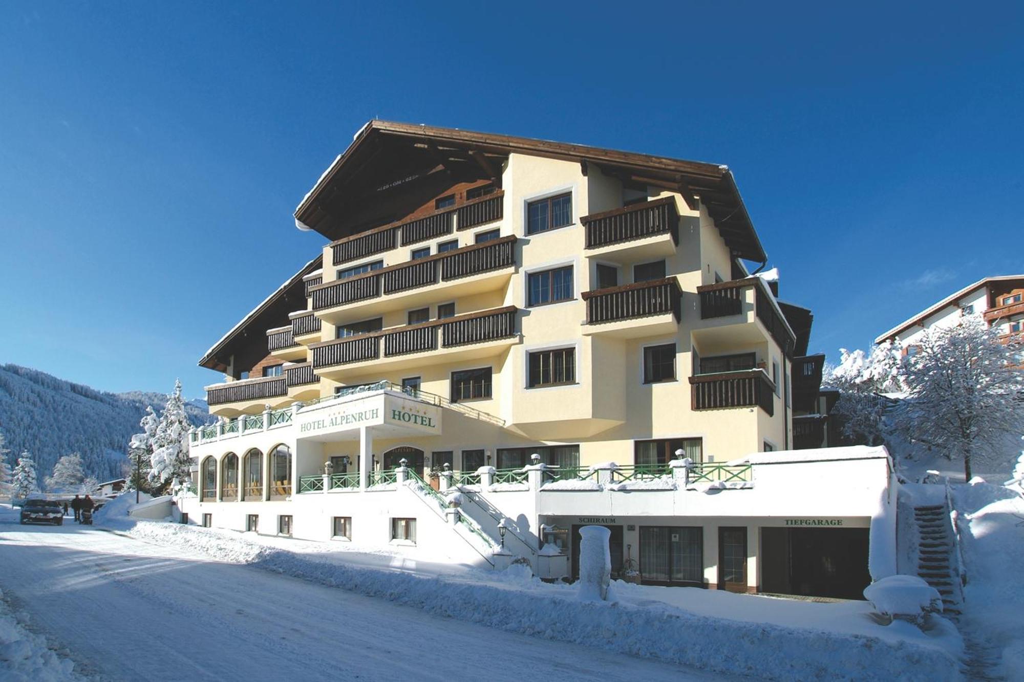 Hotel Garni Alpenruh-Micheluzzi แซร์เฟาส์ ภายนอก รูปภาพ