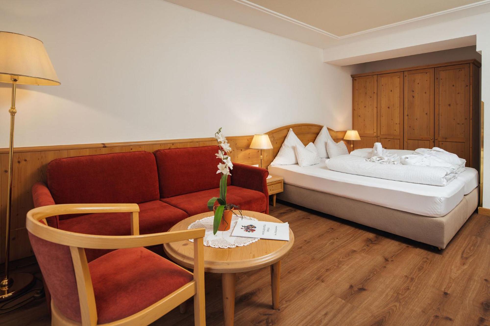 Hotel Garni Alpenruh-Micheluzzi แซร์เฟาส์ ภายนอก รูปภาพ