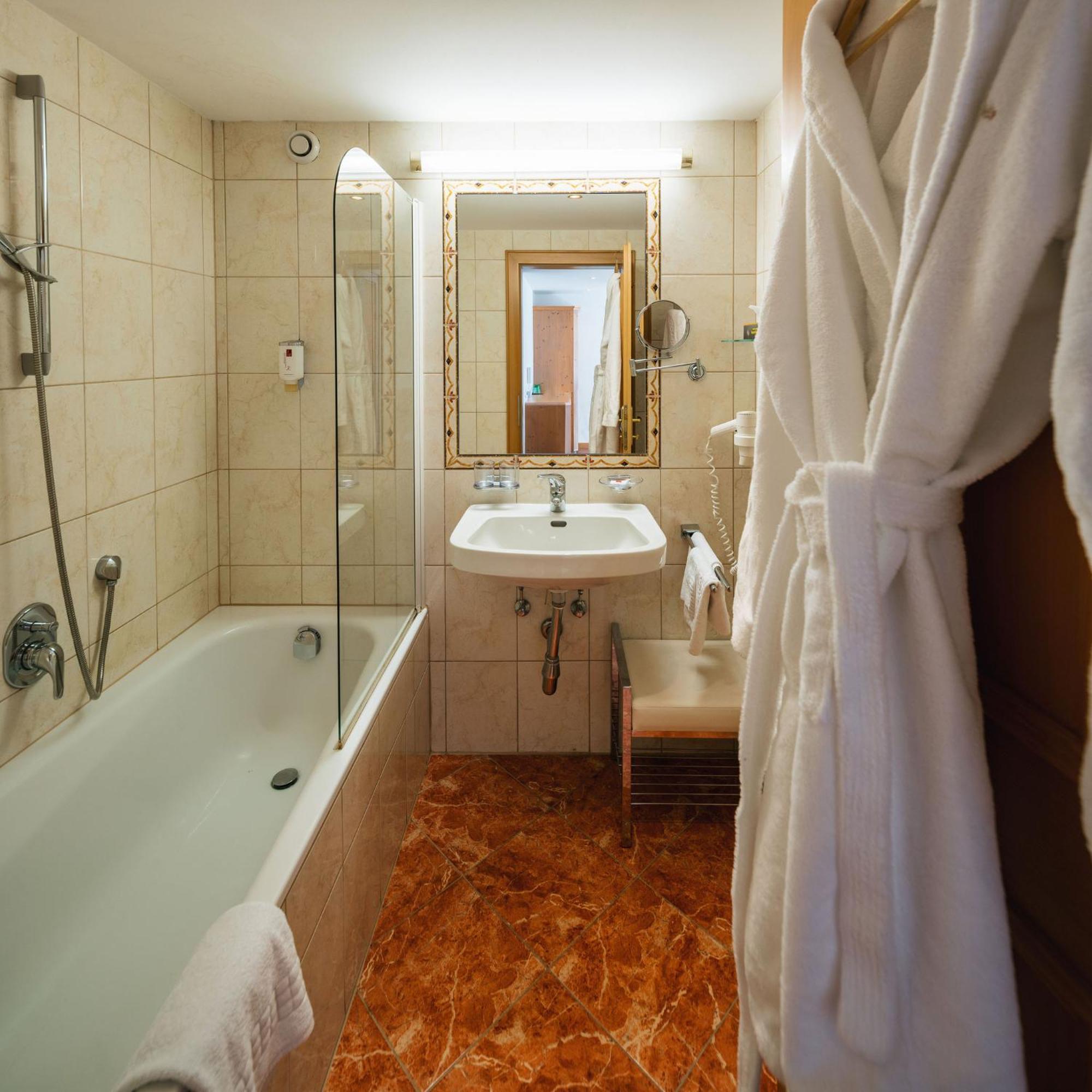 Hotel Garni Alpenruh-Micheluzzi แซร์เฟาส์ ภายนอก รูปภาพ