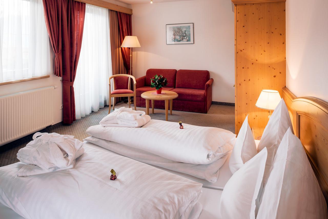 Hotel Garni Alpenruh-Micheluzzi แซร์เฟาส์ ภายนอก รูปภาพ